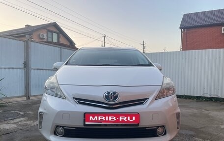 Toyota Prius Alpha I (ZVW40/41), 2013 год, 1 320 000 рублей, 1 фотография