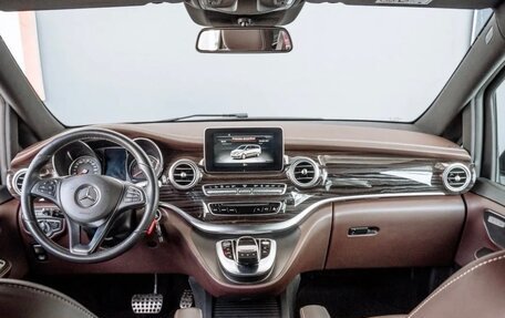 Mercedes-Benz V-Класс, 2019 год, 5 200 000 рублей, 24 фотография