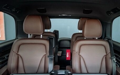 Mercedes-Benz V-Класс, 2019 год, 5 200 000 рублей, 18 фотография