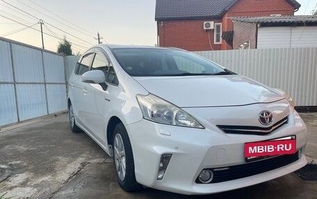 Toyota Prius Alpha I (ZVW40/41), 2013 год, 1 320 000 рублей, 2 фотография