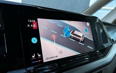 Volkswagen Multivan, 2023 год, 5 500 000 рублей, 19 фотография