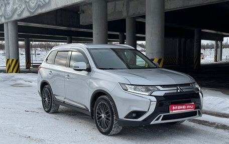 Mitsubishi Outlander III рестайлинг 3, 2019 год, 2 090 000 рублей, 1 фотография
