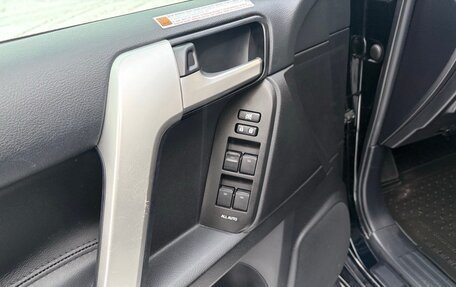 Toyota Land Cruiser Prado 150 рестайлинг 2, 2019 год, 7 000 000 рублей, 11 фотография