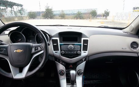 Chevrolet Cruze II, 2011 год, 1 100 000 рублей, 17 фотография