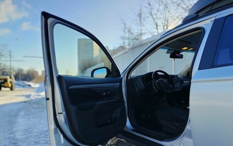 Mitsubishi Outlander III рестайлинг 3, 2013 год, 1 280 000 рублей, 14 фотография