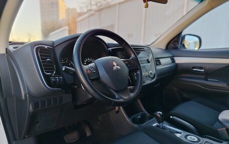 Mitsubishi Outlander III рестайлинг 3, 2013 год, 1 280 000 рублей, 16 фотография