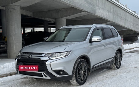 Mitsubishi Outlander III рестайлинг 3, 2019 год, 2 090 000 рублей, 4 фотография