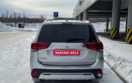 Mitsubishi Outlander III рестайлинг 3, 2019 год, 2 090 000 рублей, 7 фотография