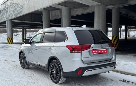 Mitsubishi Outlander III рестайлинг 3, 2019 год, 2 090 000 рублей, 6 фотография