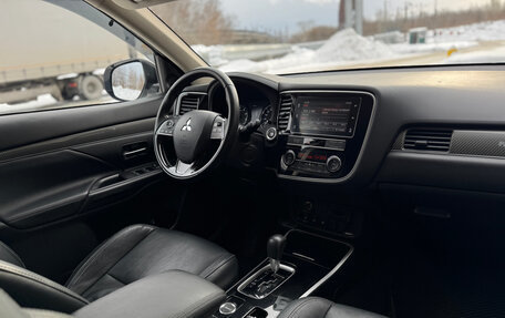 Mitsubishi Outlander III рестайлинг 3, 2019 год, 2 090 000 рублей, 11 фотография