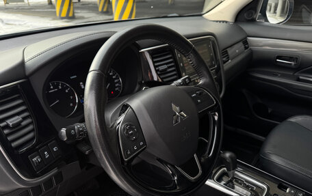 Mitsubishi Outlander III рестайлинг 3, 2019 год, 2 090 000 рублей, 12 фотография