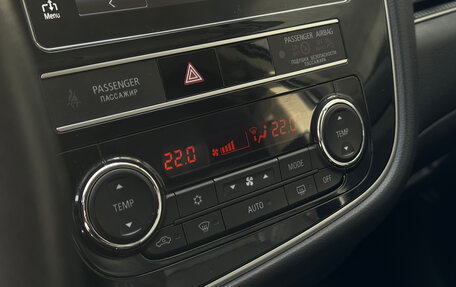 Mitsubishi Outlander III рестайлинг 3, 2019 год, 2 090 000 рублей, 21 фотография