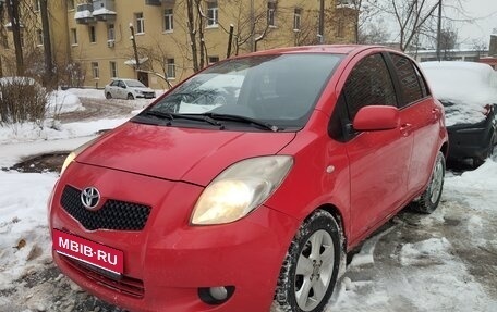 Toyota Yaris III рестайлинг, 2008 год, 460 000 рублей, 1 фотография