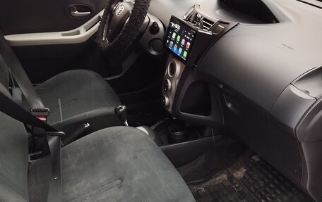 Toyota Yaris III рестайлинг, 2008 год, 460 000 рублей, 8 фотография