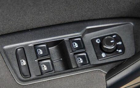 Volkswagen Tiguan II, 2019 год, 2 398 000 рублей, 15 фотография