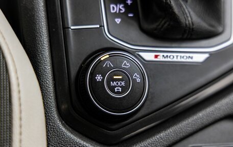 Volkswagen Tiguan II, 2019 год, 2 398 000 рублей, 26 фотография