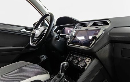 Volkswagen Tiguan II, 2019 год, 2 398 000 рублей, 35 фотография