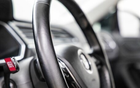 Volkswagen Tiguan II, 2019 год, 2 398 000 рублей, 31 фотография