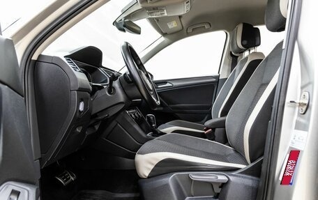 Volkswagen Tiguan II, 2019 год, 2 398 000 рублей, 30 фотография