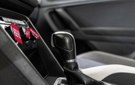 Volkswagen Tiguan II, 2019 год, 2 398 000 рублей, 34 фотография