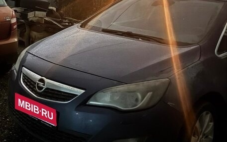 Opel Astra J, 2010 год, 830 000 рублей, 1 фотография