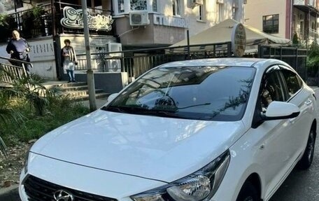 Hyundai Solaris II рестайлинг, 2018 год, 1 300 000 рублей, 1 фотография