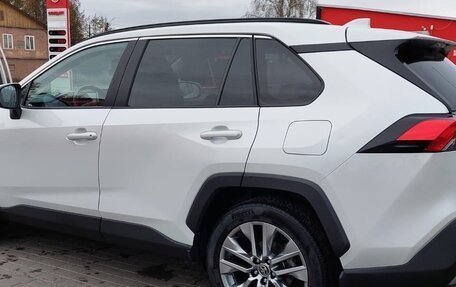 Toyota RAV4, 2021 год, 4 250 000 рублей, 8 фотография