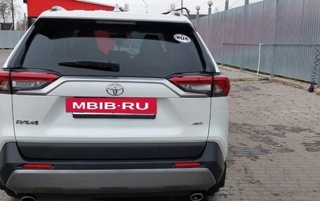 Toyota RAV4, 2021 год, 4 250 000 рублей, 4 фотография