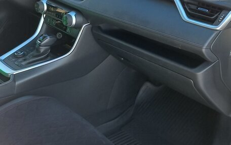 Toyota RAV4, 2021 год, 4 250 000 рублей, 14 фотография