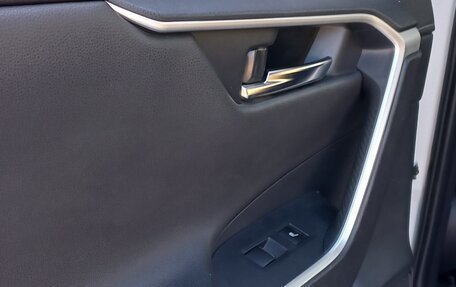 Toyota RAV4, 2021 год, 4 250 000 рублей, 13 фотография