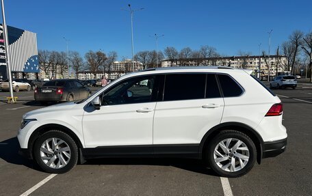 Volkswagen Tiguan II, 2021 год, 2 700 000 рублей, 2 фотография