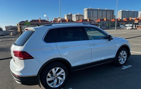 Volkswagen Tiguan II, 2021 год, 2 700 000 рублей, 4 фотография