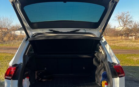 Volkswagen Tiguan II, 2021 год, 2 700 000 рублей, 25 фотография