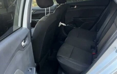 Hyundai Solaris II рестайлинг, 2018 год, 1 300 000 рублей, 7 фотография