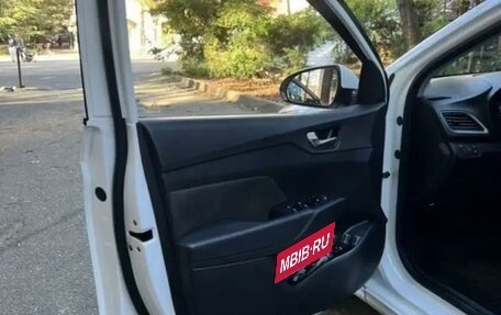 Hyundai Solaris II рестайлинг, 2018 год, 1 300 000 рублей, 8 фотография