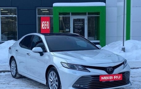 Toyota Camry, 2018 год, 2 499 000 рублей, 3 фотография