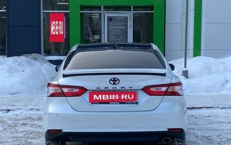 Toyota Camry, 2018 год, 2 499 000 рублей, 6 фотография