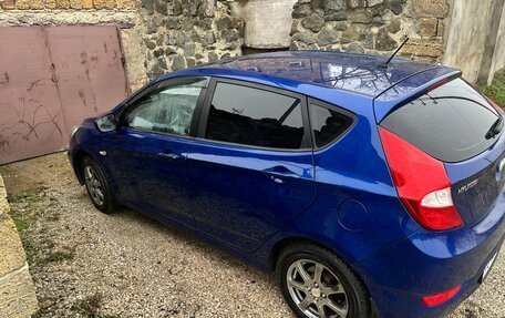 Hyundai Solaris II рестайлинг, 2012 год, 1 000 000 рублей, 4 фотография