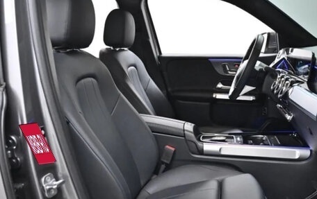 Mercedes-Benz GLB, 2024 год, 4 150 000 рублей, 15 фотография