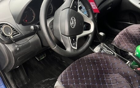 Hyundai Solaris II рестайлинг, 2012 год, 1 000 000 рублей, 13 фотография