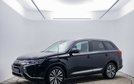 Mitsubishi Outlander III рестайлинг 3, 2019 год, 2 350 000 рублей, 1 фотография
