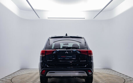 Mitsubishi Outlander III рестайлинг 3, 2019 год, 2 350 000 рублей, 6 фотография