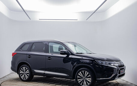Mitsubishi Outlander III рестайлинг 3, 2019 год, 2 350 000 рублей, 3 фотография