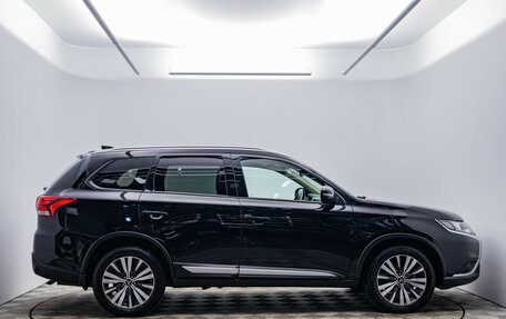 Mitsubishi Outlander III рестайлинг 3, 2019 год, 2 350 000 рублей, 4 фотография