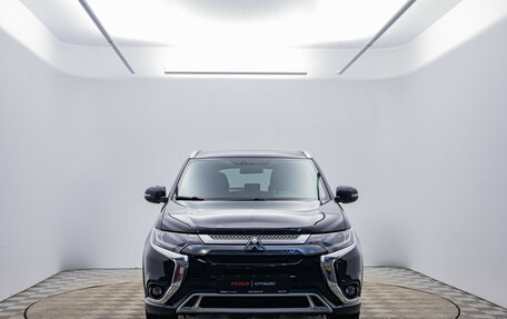 Mitsubishi Outlander III рестайлинг 3, 2019 год, 2 350 000 рублей, 2 фотография