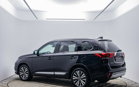 Mitsubishi Outlander III рестайлинг 3, 2019 год, 2 350 000 рублей, 7 фотография