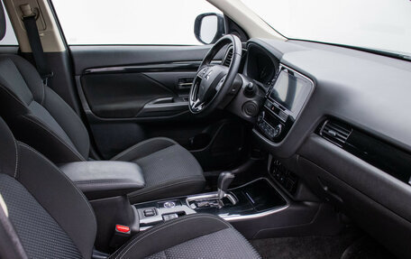 Mitsubishi Outlander III рестайлинг 3, 2019 год, 2 350 000 рублей, 9 фотография