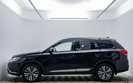 Mitsubishi Outlander III рестайлинг 3, 2019 год, 2 350 000 рублей, 8 фотография