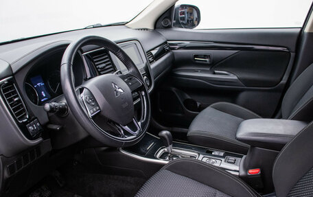 Mitsubishi Outlander III рестайлинг 3, 2019 год, 2 350 000 рублей, 10 фотография