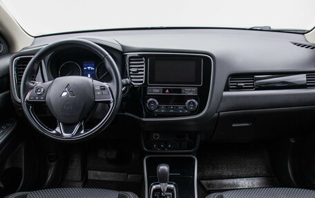 Mitsubishi Outlander III рестайлинг 3, 2019 год, 2 350 000 рублей, 13 фотография